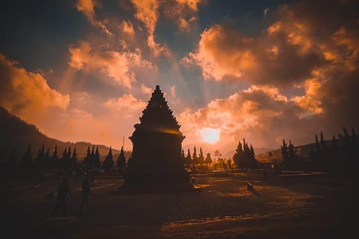 Sikunir Sunrise and Dieng Plateau: Sunrise Hike & Temple Tour from Yogyakarta photo 3