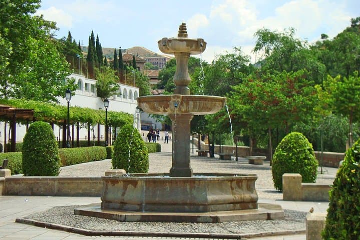 Alhambra and Albaycin Private Tour — Skip‑the‑Line Guided Walk in Granada photo 3