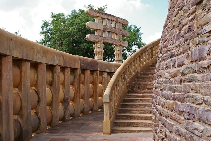Full-Day Sanchi & Udayagiri Tour from Bhopal: Stupas, Rock-Cut Caves & Gupta Reliefs photo 3