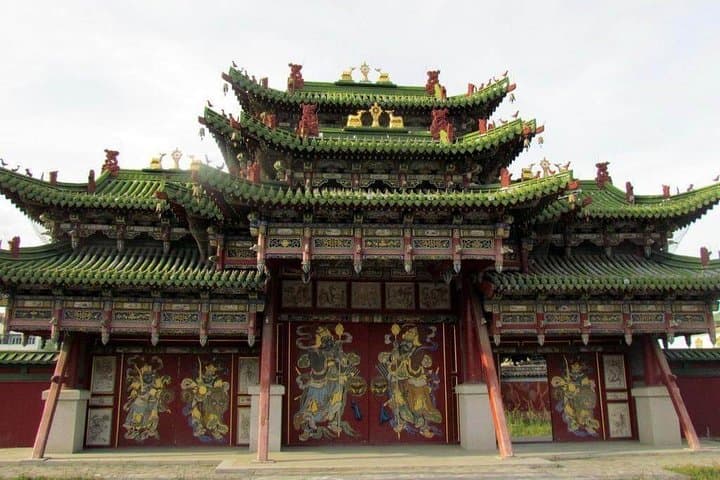 Explore Ulaanbaatar in a Day: Gandantegchinlen, Bogd Palace & City Highlights