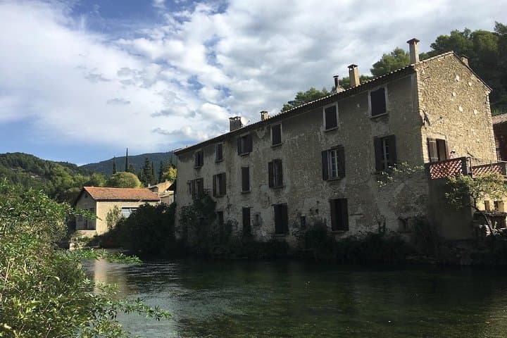 Picturesque Luberon Day Trip from Marseille: Gordes, Roussillon & Fontaine-de-Vaucluse