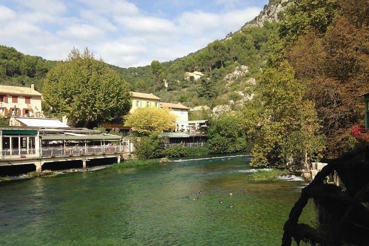 Picturesque Luberon Day Trip from Marseille: Gordes, Roussillon & Fontaine-de-Vaucluse photo 2