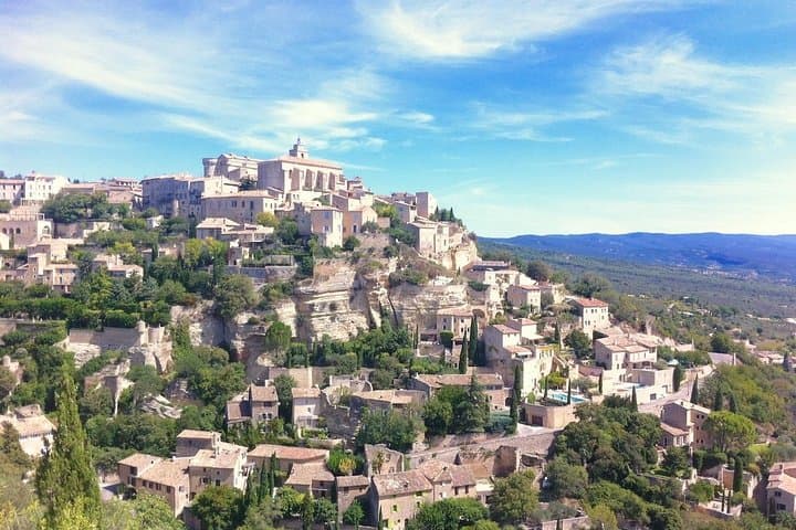 Picturesque Luberon Day Trip from Marseille: Gordes, Roussillon & Fontaine-de-Vaucluse photo 4