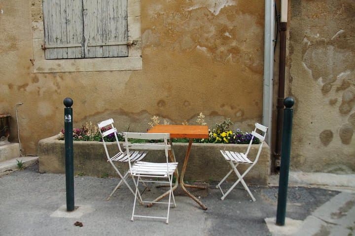 Picturesque Luberon Day Trip from Marseille: Gordes, Roussillon & Fontaine-de-Vaucluse photo 5