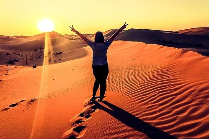 Abu Dhabi Desert Safari: Evening Dune Bashing, BBQ & Cultural Camp Experience