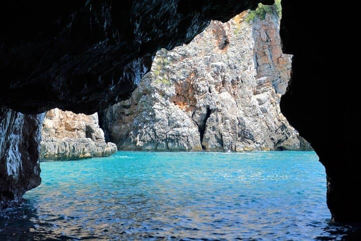 Private Speedboat Tour of Boka Bay: Our Lady of the Rocks & the Blue Cave