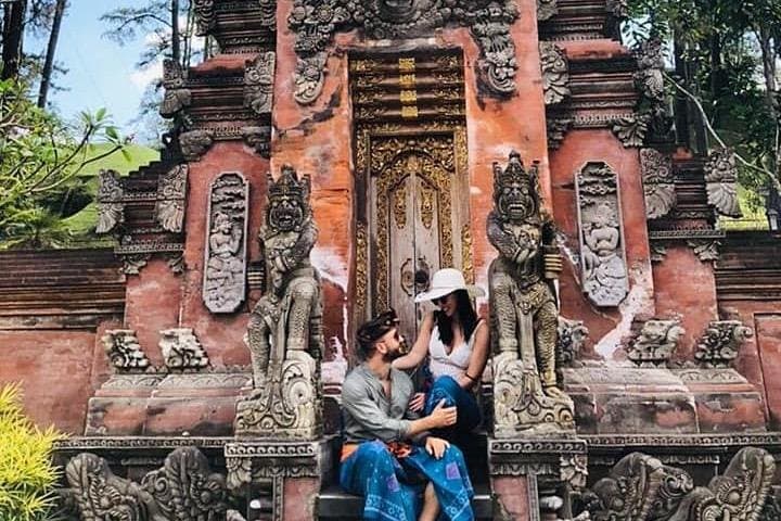 Central Bali Day Tour: Tukad Cepung Waterfall, Kehen Temple & Tirta Empul Purification photo 3