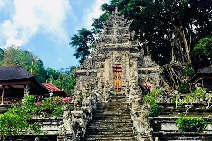 Central Bali Day Tour: Tukad Cepung Waterfall, Kehen Temple & Tirta Empul Purification photo 4