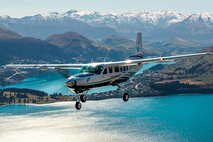 Milford Sound Coach and Nature Cruise with Scenic Flyback from Queenstown