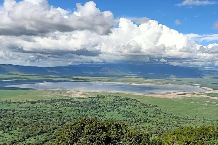 2-Day Ngorongoro Crater & Lake Manyara Luxury Romantic Safari photo 3