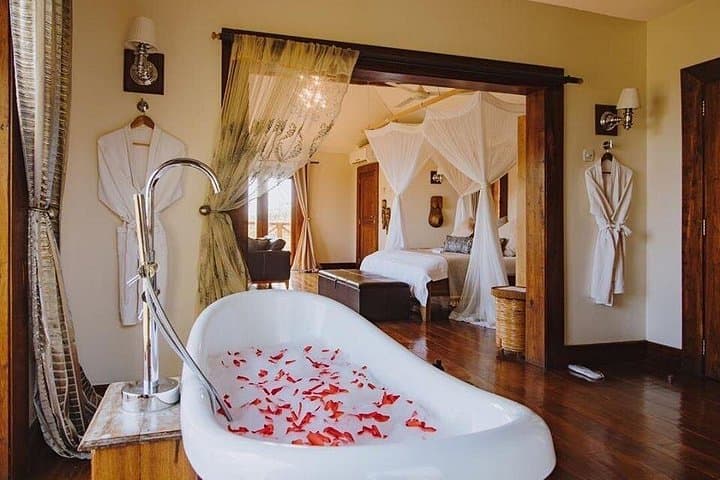 2-Day Ngorongoro Crater & Lake Manyara Luxury Romantic Safari photo 2