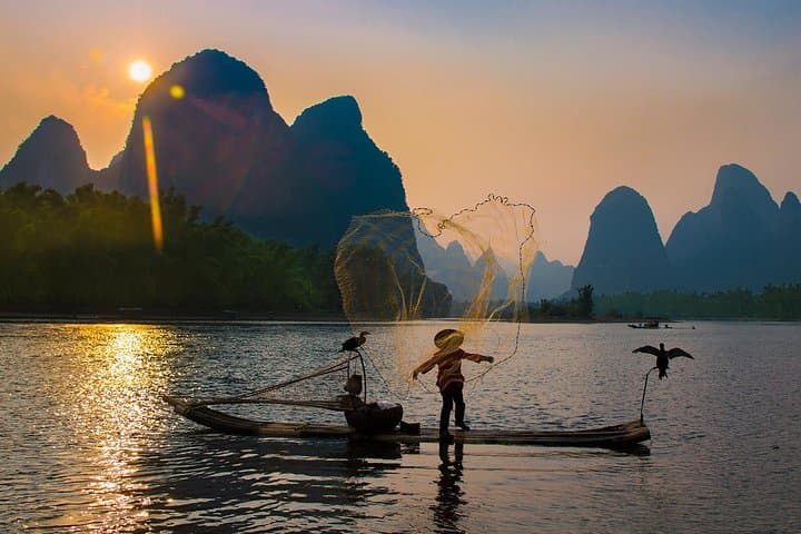 4-Day Yangshuo Li River Cruise & Longsheng Rice Terraces Tour