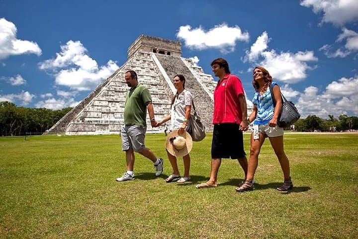 Chichén Itzá, Cenote Swim & Colonial Valladolid: Full-Day Tour from Cancún