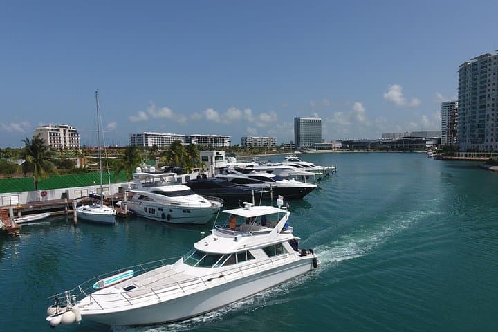 Luxury Yacht Day Trip from Cancun to Isla Mujeres with Private Chef photo 2