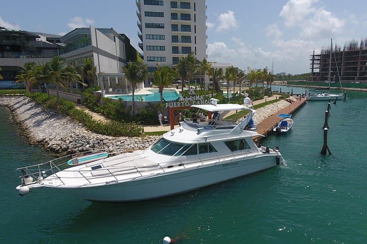 Luxury Yacht Day Trip from Cancun to Isla Mujeres with Private Chef photo 1