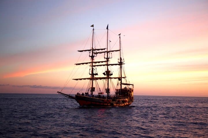 Pirate Sunset Dinner Cruise at Cabo San Lucas: El Arco & Open-Bar Evening photo 4