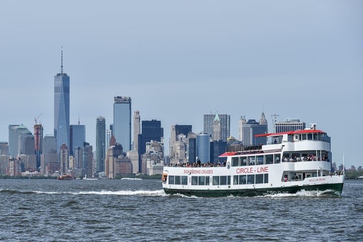 New York City Landmarks Cruise — 1.5‑Hour Circle Line Highlights photo 3