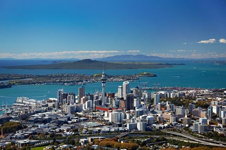 Private Auckland City Tour in a Luxury Vehicle — 5-Hour Small-Group Highlights photo 3