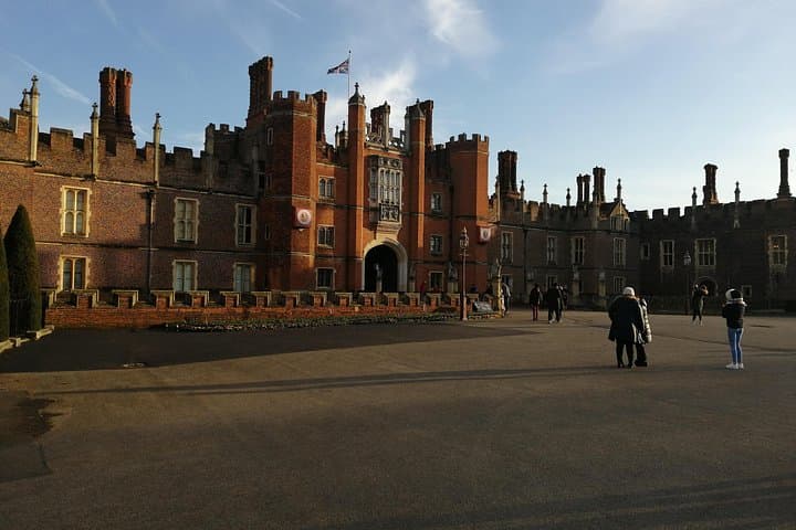 Private Luxury Day Trip to Windsor Castle and Hampton Court Palace from London photo 3