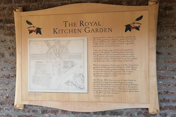 Private Luxury Day Trip to Windsor Castle and Hampton Court Palace from London photo 4