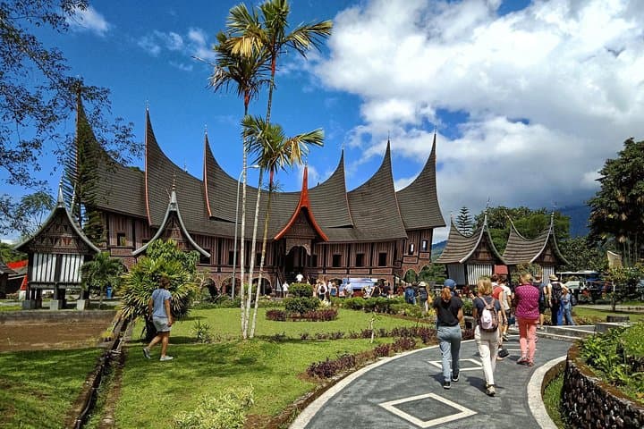 West Sumatra Cultural Tour: 4-Day Harau Valley & Bukittinggi Experience