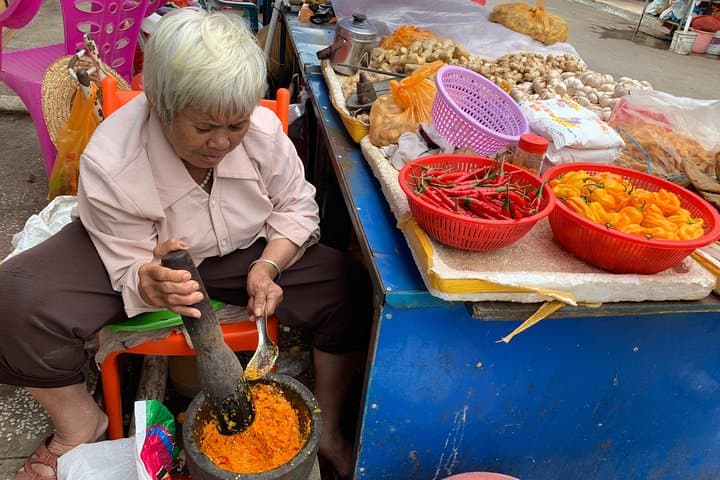 Half-Day Sanya Shore Excursion — Luhuitou Park Views & Local Grocery Market