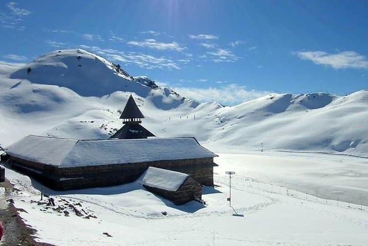 Prashar Lake Trek: Pagoda Temple, Floating Island & Himalayan Views