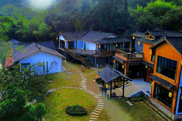 4-Day Zhangjiajie Classic Tour: Yuanjiajie, Tianzi & Tianmen Mountain with Luxury Hotel