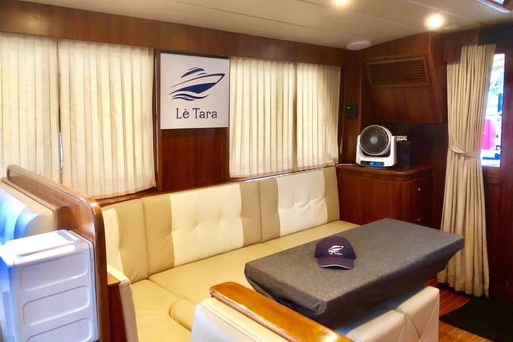 Sunset & Skyline Yacht Cruise in Singapore: 1-Hour Alaska45 Evening Sail photo 4