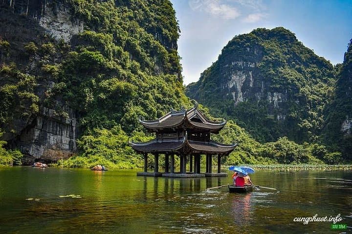 Ninh Binh Day Tour: Hoa Lu, Trang An Boat Trip & Mua Cave Viewpoint photo 2