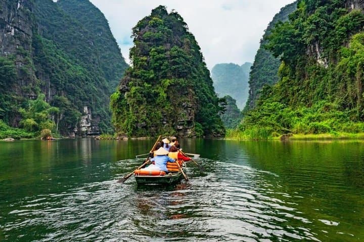 Ninh Binh Day Tour: Hoa Lu, Trang An Boat Trip & Mua Cave Viewpoint
