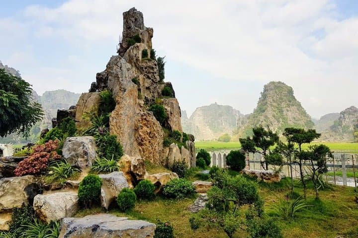 Ninh Binh Day Tour: Hoa Lu, Trang An Boat Trip & Mua Cave Viewpoint photo 3