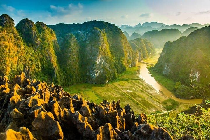 Ninh Binh Day Tour: Hoa Lu, Trang An Boat Trip & Mua Cave Viewpoint photo 5