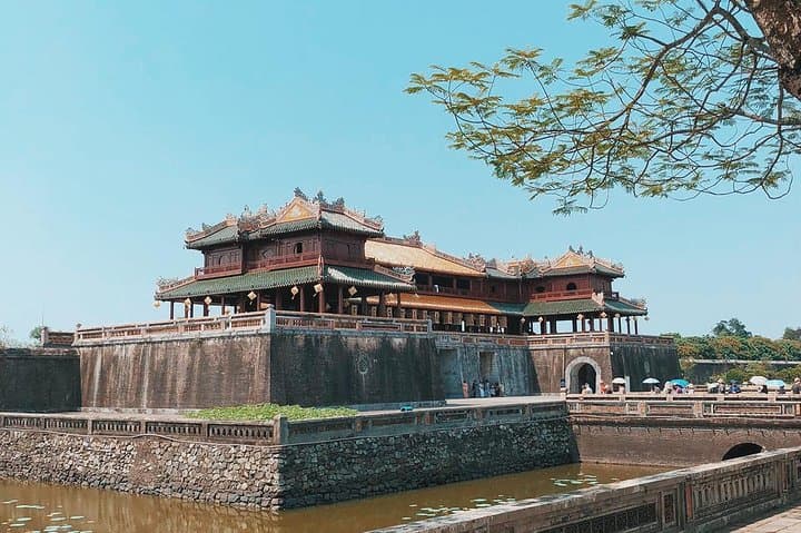 Perfume River Dinner Cruise & Forbidden Purple City Night Visit in Hue photo 4