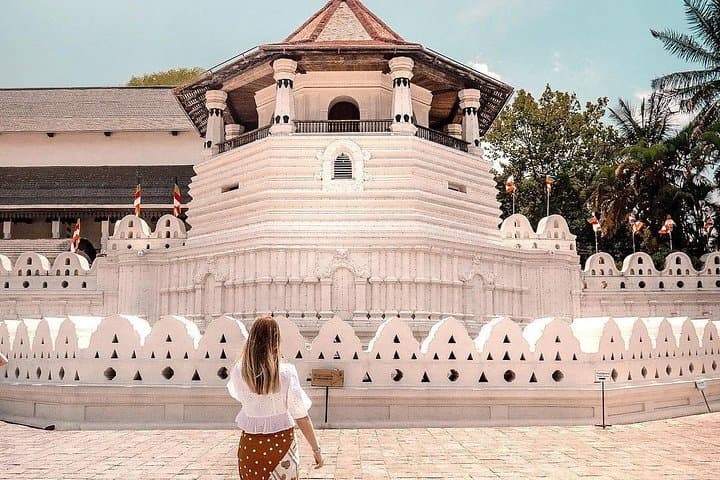 Chic Island 10-Day Sri Lanka Tour: Culture, Wildlife & Coastal Escape photo 2