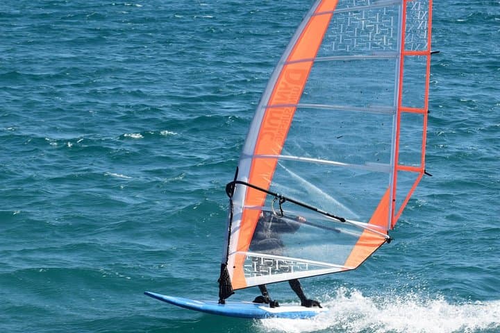 Dynamic Windsurfing Beginner Day 2 — Stockholm Windsurfing Class photo 2
