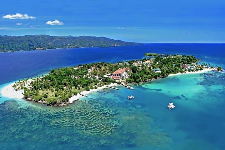 Cayo Levantado (Bacardi Island) Day Trip: Boat Transfer, Snorkeling & Beach Lunch in Samaná