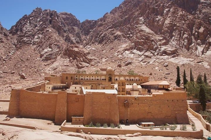 Sunrise Summit and St. Catherine Monastery: 2-Day Private Tour from Cairo