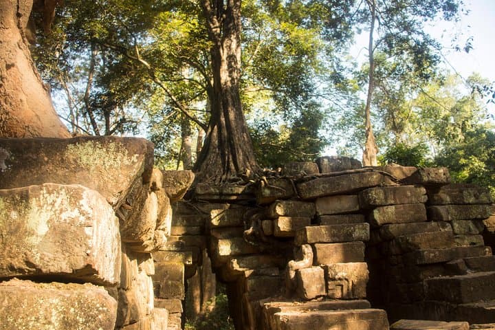 2-Day Angkor Wat and Banteay Srei Temple Tour — Complete Visitor Guide photo 5