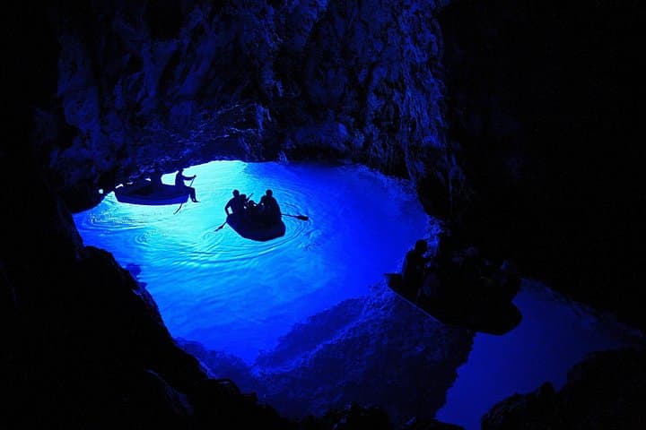Blue Cave, Blue Lagoon & Shipwreck: Private Boat Tour from Split