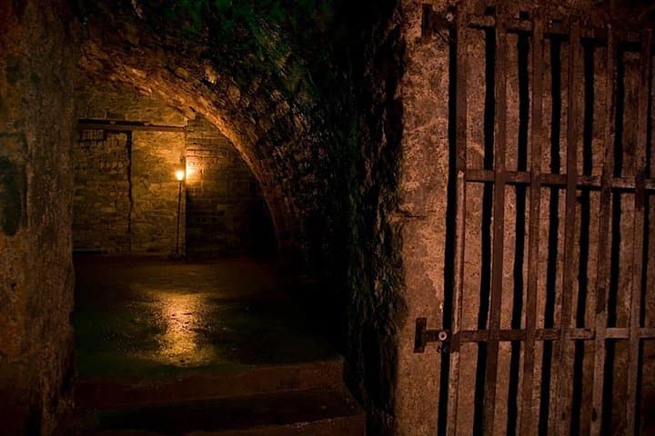 Edinburgh South Bridge Terror Vaults Walking Tour — Haunted Underground Experience photo 4
