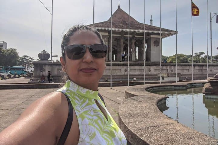 Colombo Private City Transport: Sightseeing & Shopping by Luxury Car photo 2
