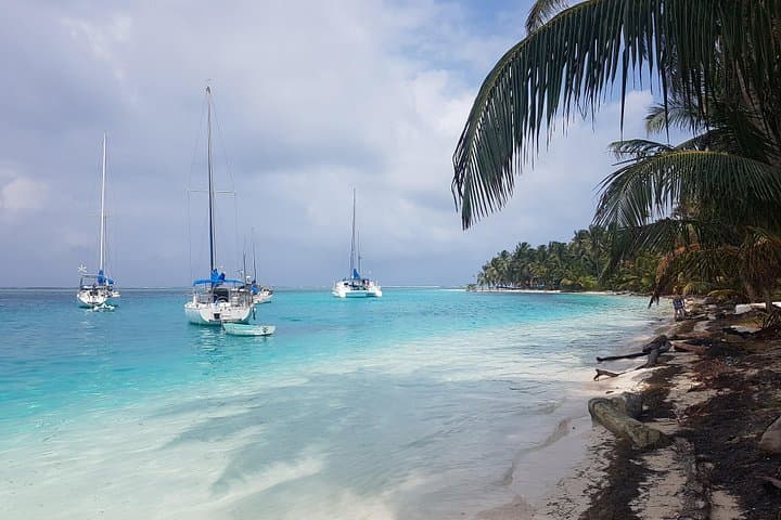 San Blas Islands Overnight: 2-Day All-Inclusive Bungalow & Boat Tour from Panama City