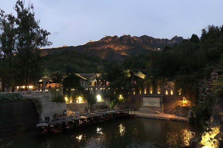 Overnight-Getaway-to-Gubei-Water-Town-and-Simatai-Great-Wall-with-Hot-Springs photo 3