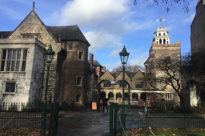 Castles, Crusaders, Communists and Courts - London Historical Walking Tour photo 6