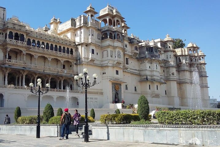 Udaipur Walking Tour: City Palace, Jagdish Temple & Heritage Ghats