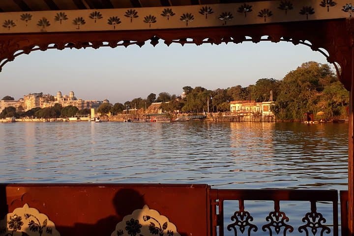Udaipur Walking Tour: City Palace, Jagdish Temple & Heritage Ghats photo 3