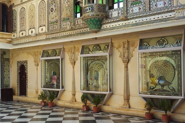 Udaipur Walking Tour: City Palace, Jagdish Temple & Heritage Ghats photo 4