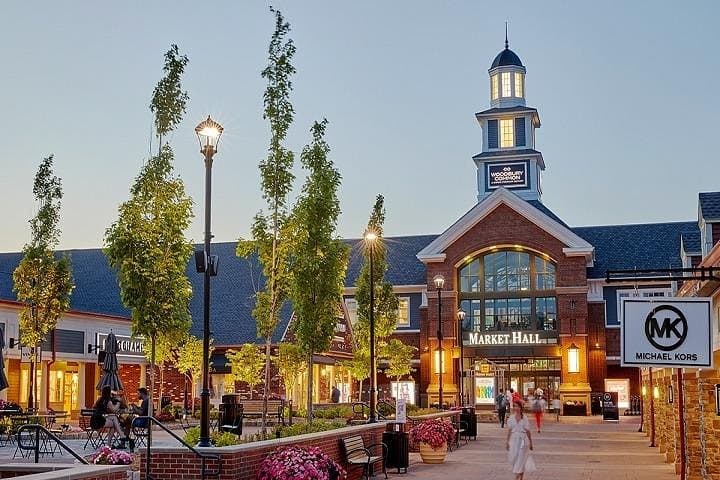 Private Limousine Round-Trip to Woodbury Common Premium Outlets from NYC photo 3