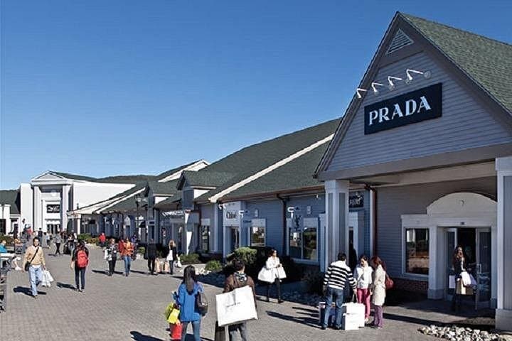 Private Limousine Round-Trip to Woodbury Common Premium Outlets from NYC photo 5